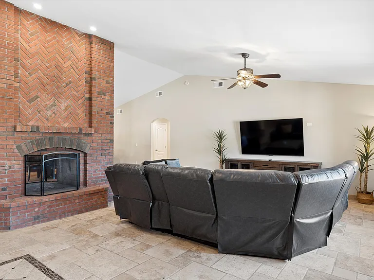 9023 W Patrick Ln — Photo 5