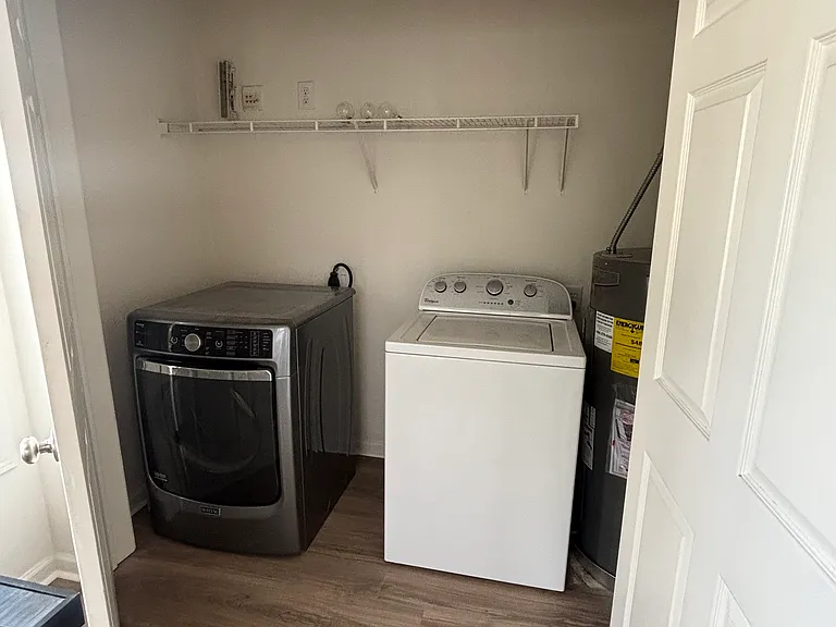 182 University Village Dr #E — Photo 8