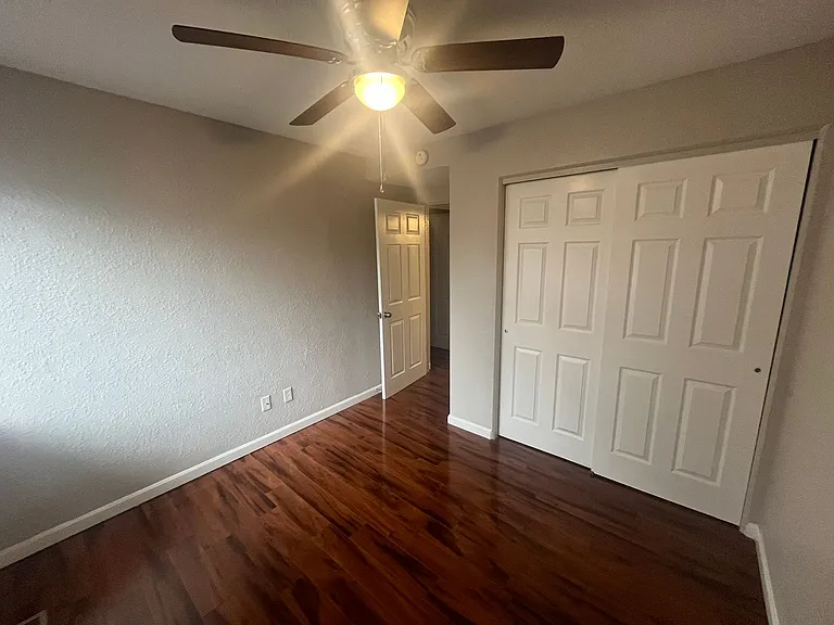 518 Hillsboro Ave — Photo 23