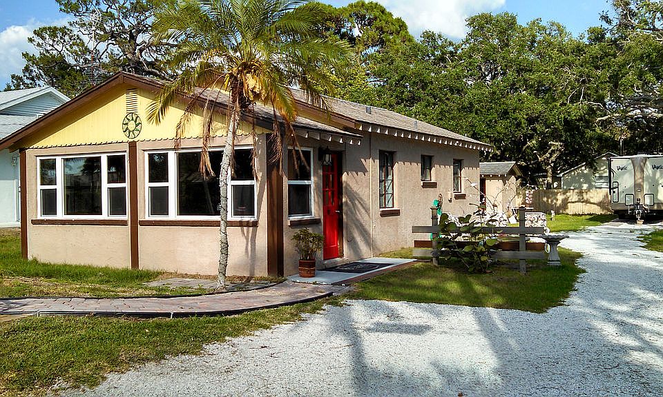 770 ft² 9,800 ft² 2/1