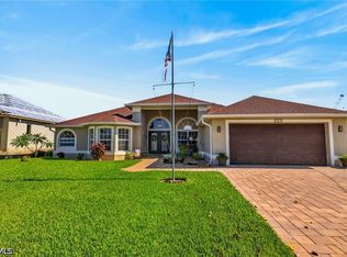527 SW 40th Ter, Cape Coral, FL 33914