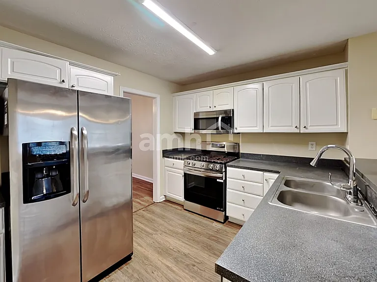 94 Crestview Dr — Photo 3