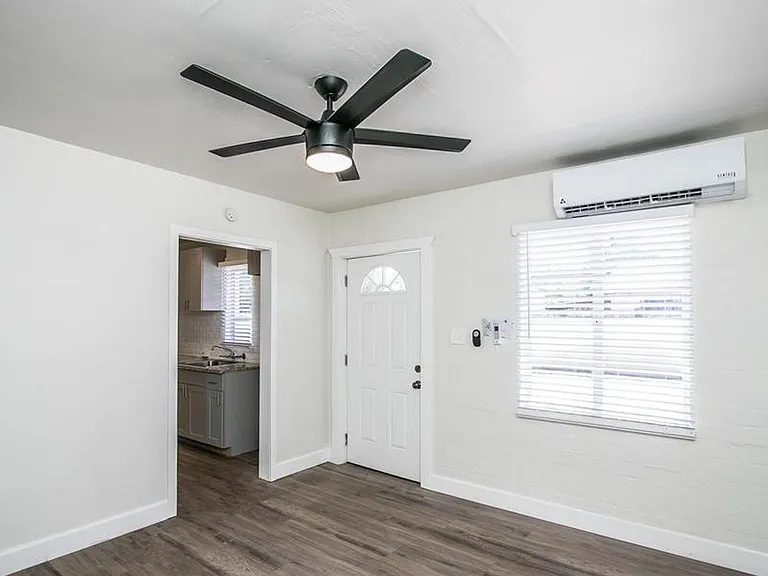 425 N 17th Dr #2-B — Photo 2