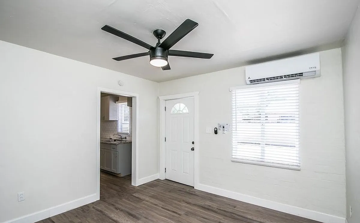 Building Photo - 425 N 17th Dr #2-B