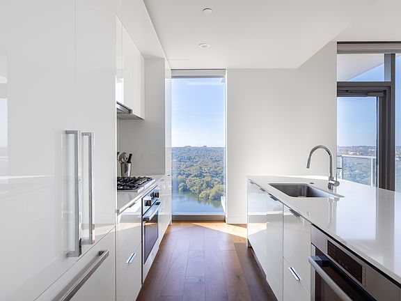 4th image of 44 East Ave #1901