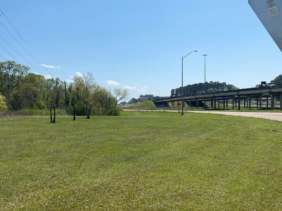 2nd image of Westlawn Dr