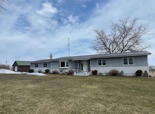 515 Evergreen Rd, Mount Calvary, WI 53057