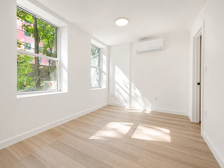 815 Willoughby Ave #1B — Photo 4