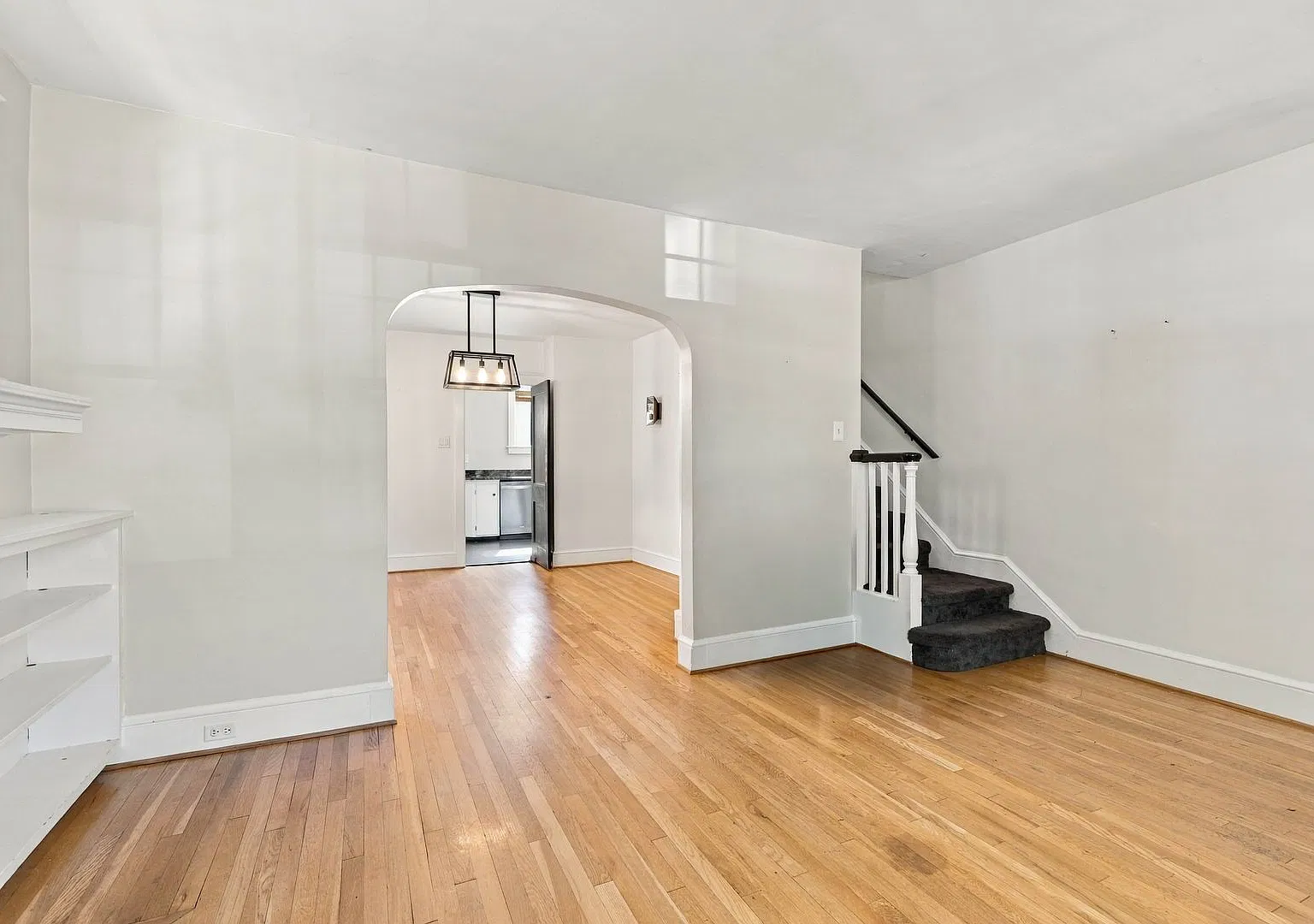 Beautiful 3 BR Home in Grandview Heights! — Photo 4