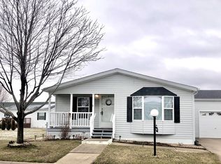 654 Bluebird Cir #A, Sandwich, IL 60548