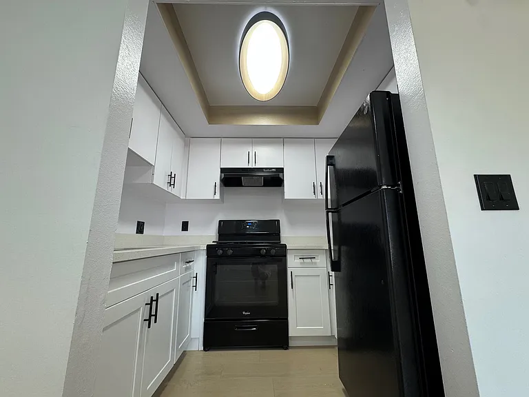 617 N Harvard Blvd #202 — Photo 5