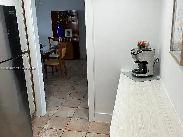5005 Collins Ave #1404 — Photo 10
