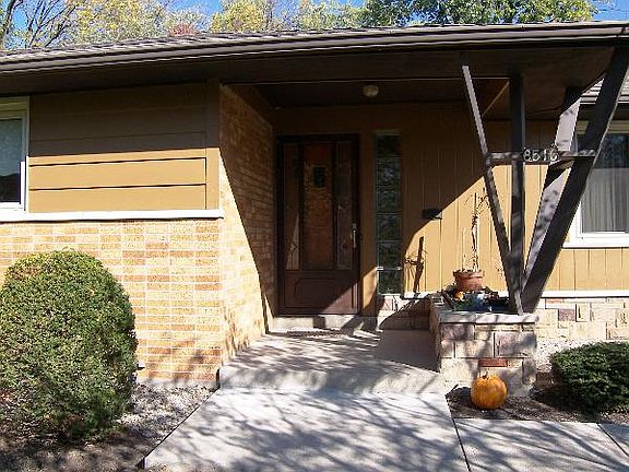 2nd image of 8516 Myrtlewood Ave