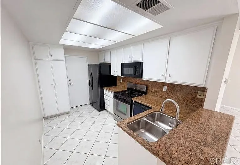 3 bed, 8.0 bath, 1098 sqft, $2,800 — Photo 4