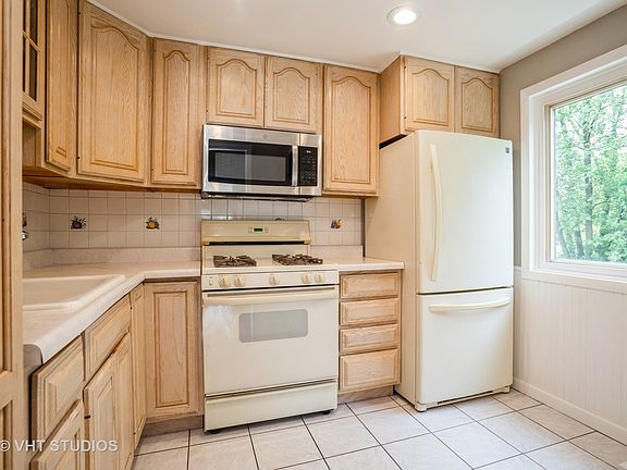 5th image of 137 Pocasset Ct #341