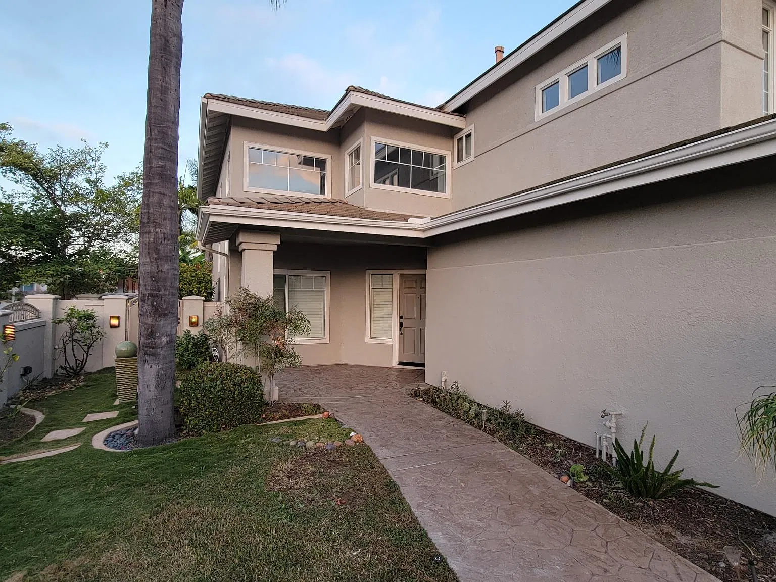 5 bed, 2550 sqft, $6,395 — Photo 3