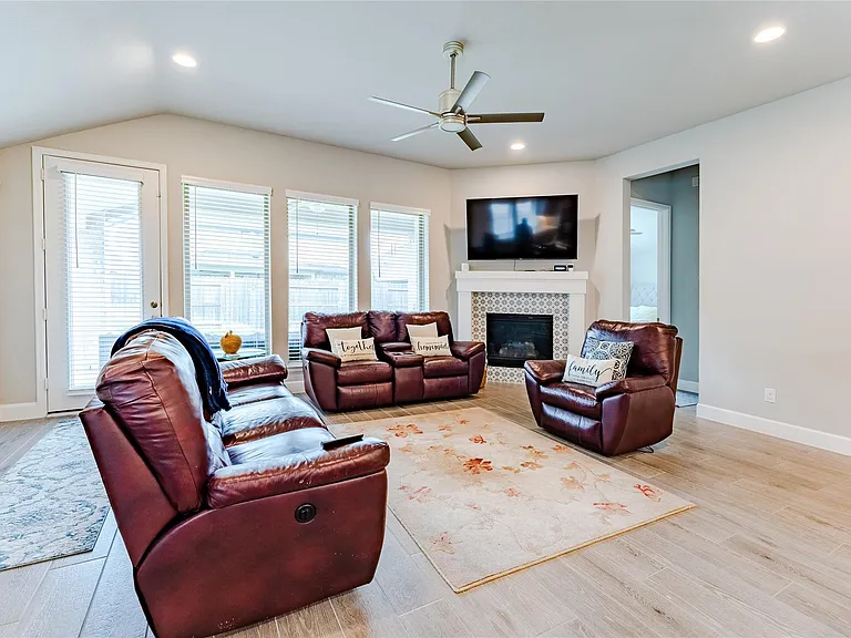 20430 Avelignese Way — Photo 11