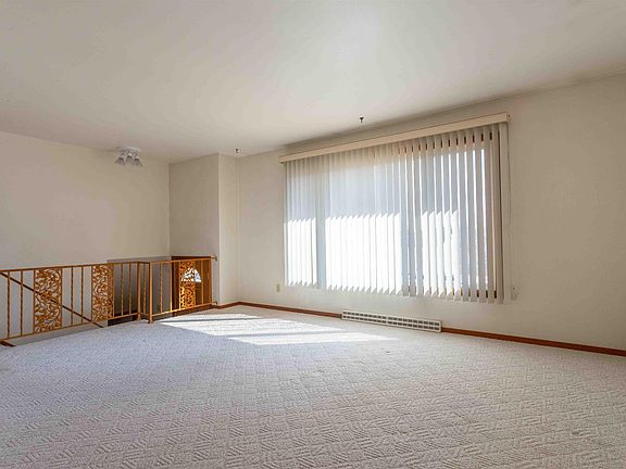 3rd image of 2585 Marywood Dr