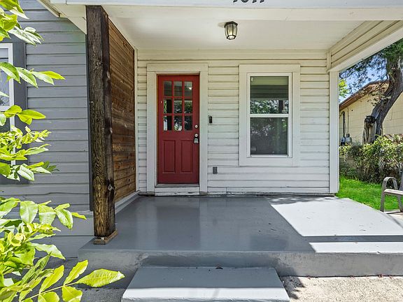 5th image of 1611 E Carson St