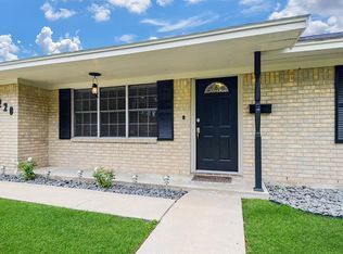 1220 Appling St, El Campo, TX 77437