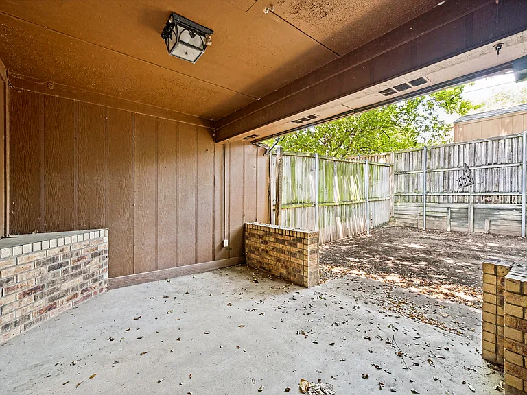 8902 Marilyn Dr — Photo 11