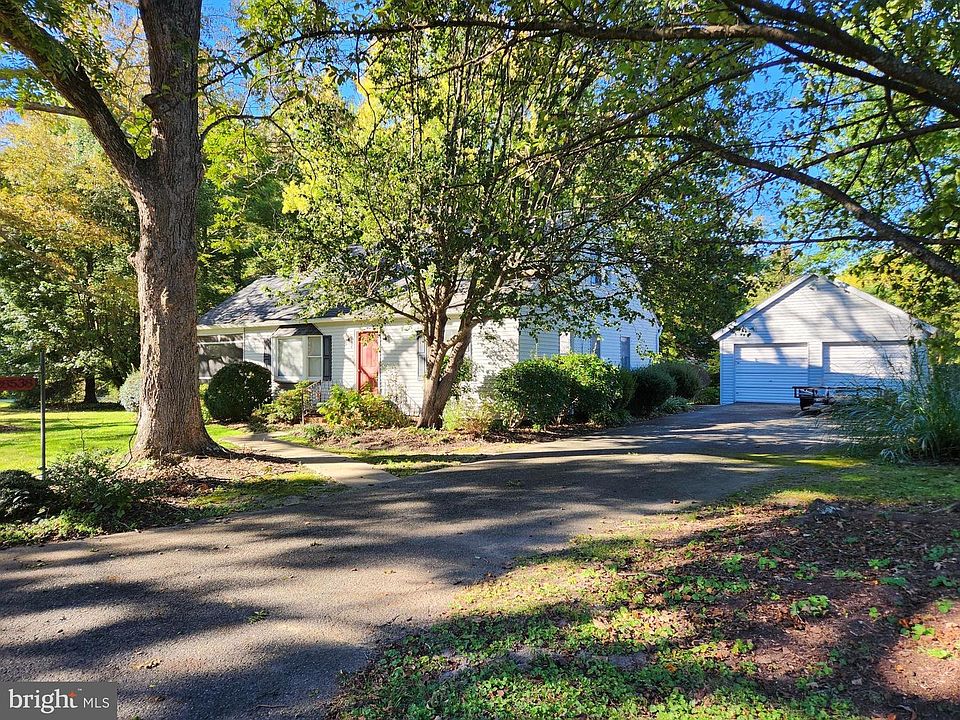 1st image of 28538 Edgemere Rd