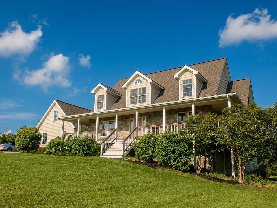 1st image of 225 Cobble Ln