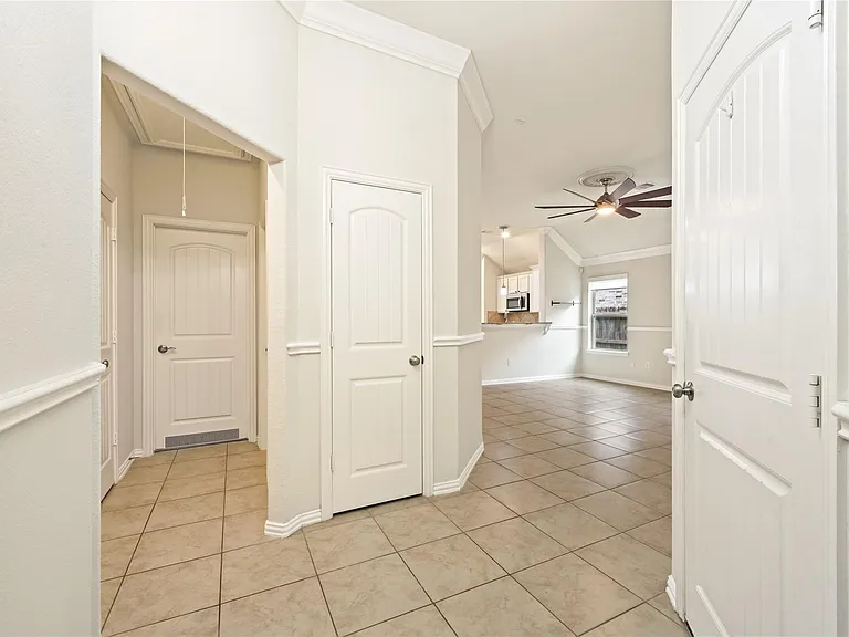 8934 English Manor Dr — Photo 6