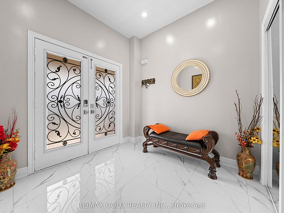 2nd image of 19 Attview Cres