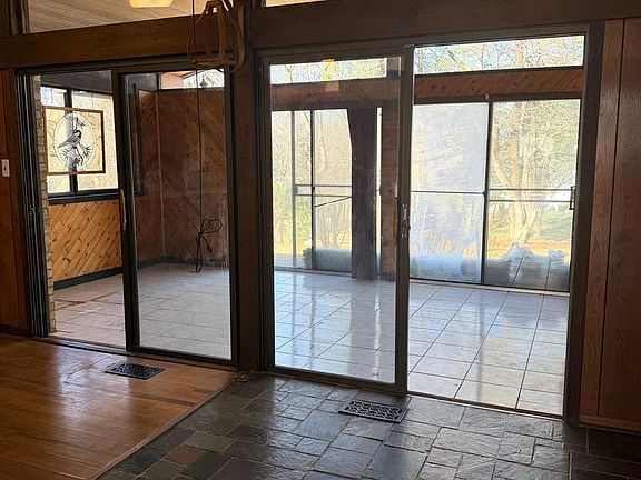 4th image of 10400 Hunter Ridge Dr