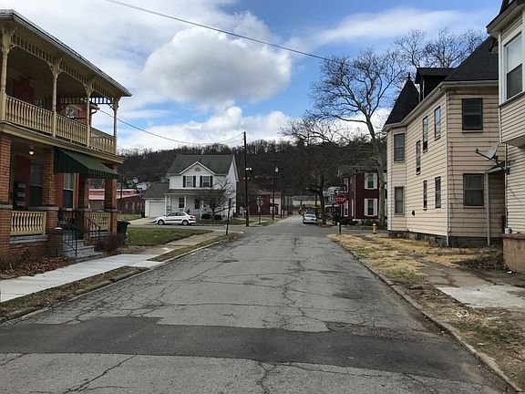 5th image of 422 Clinton St