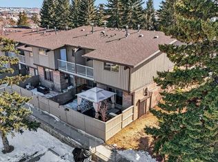 1055 N 72nd Ave NW #17, Calgary, AB T2K5S4