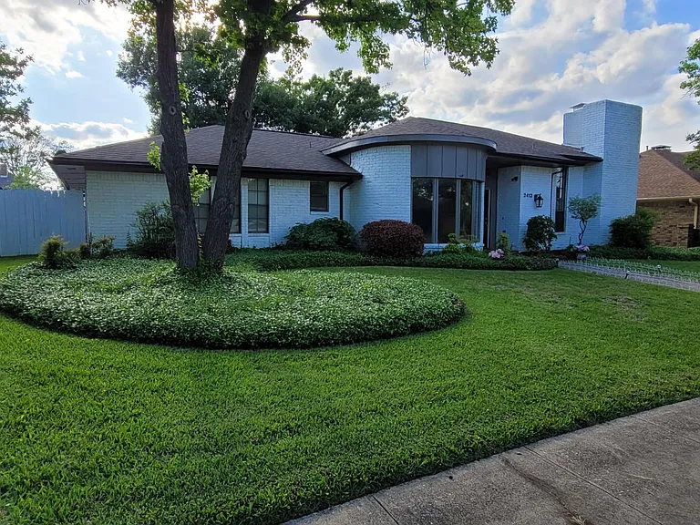 2413 Country Club Pkwy — Photo 1