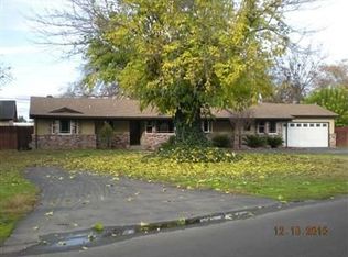 5735 E Park Circle Dr, Fresno, CA