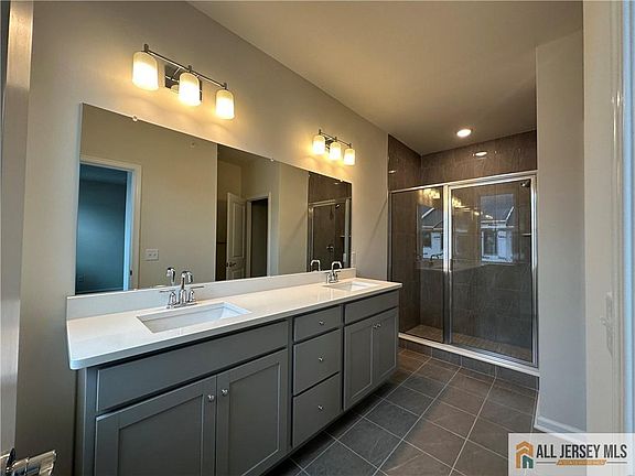 3rd image of 709 Parker Blvd