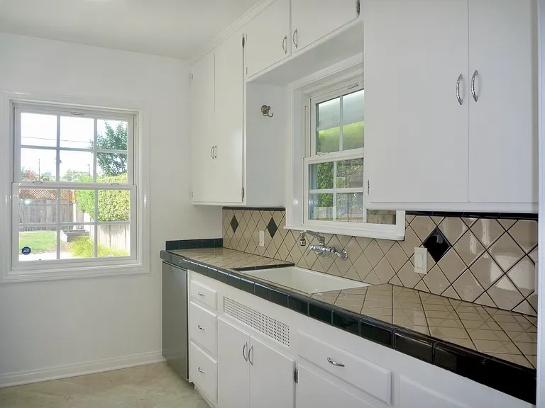 845 Flower Ave — Photo 19