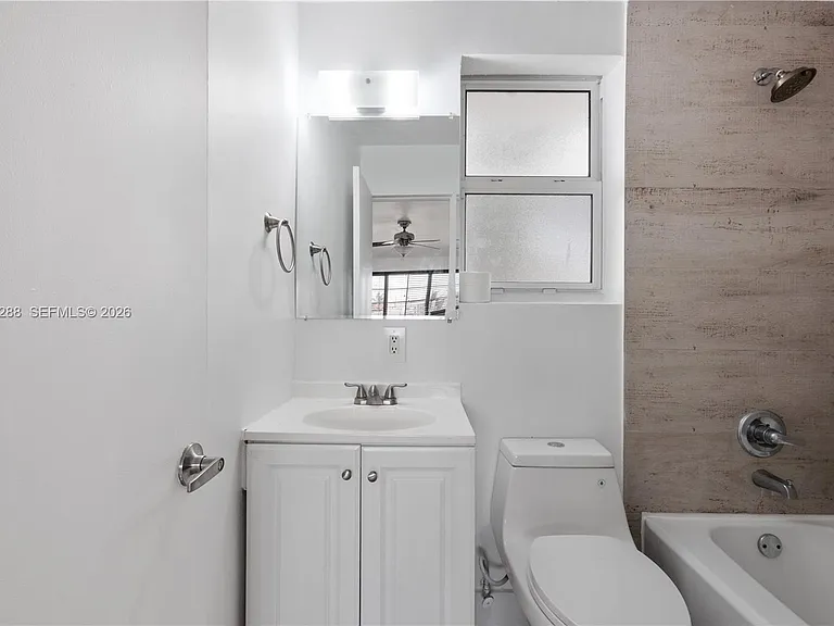 932 SW 6th St #5 — Photo 21