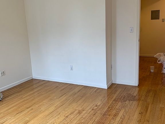 3rd image of 219 Eldridge St #2A