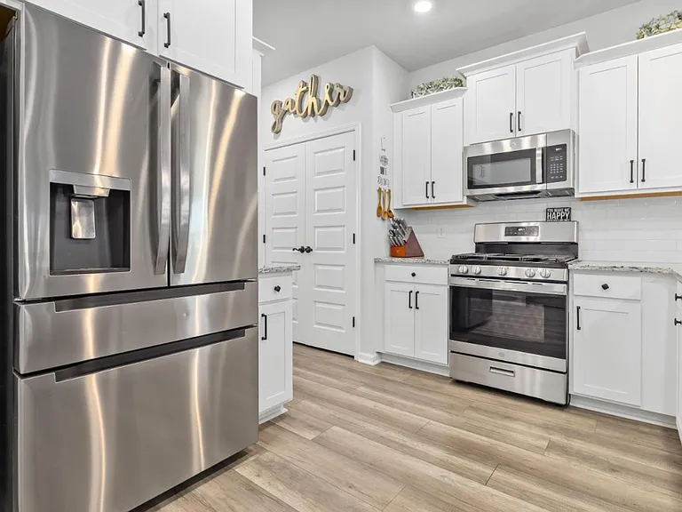 135 Empyrean Cir — Photo 3