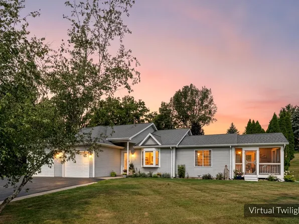 W1714 Watson Ct, Green Lake, WI 54941
