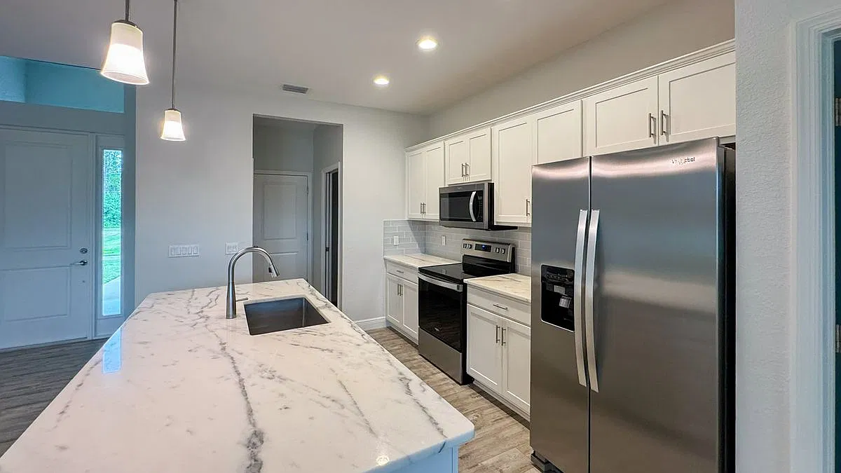 3 bed, 2.0 bath, 1683 sqft, $2,100 — Photo 3