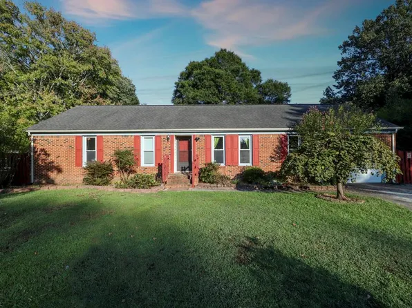 709 Caravelle Dr, Chesapeake, VA 23322