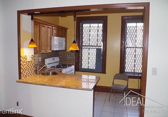 4th image of 513 Park Pl #4