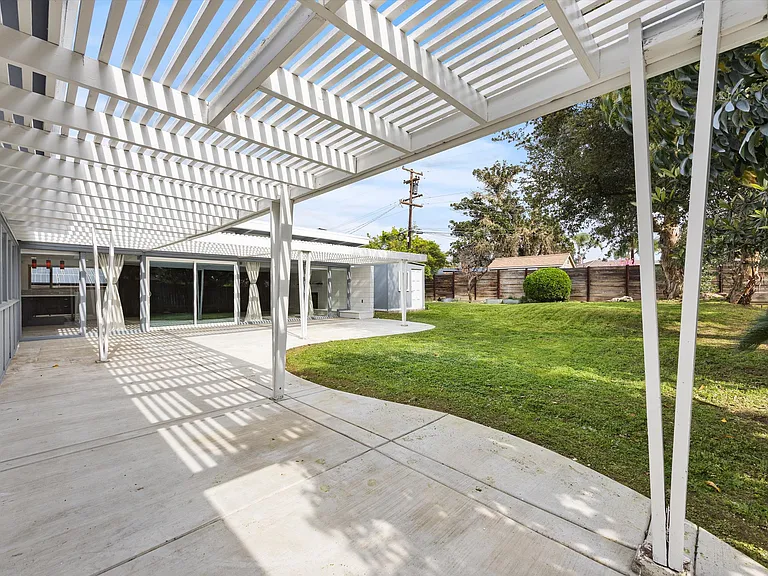 1815 Ridgewood Dr — Photo 30