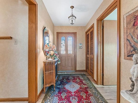 5th image of 420 E Clen Moore Blvd