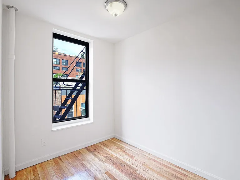 18 Cornelia St #12 — Photo 8