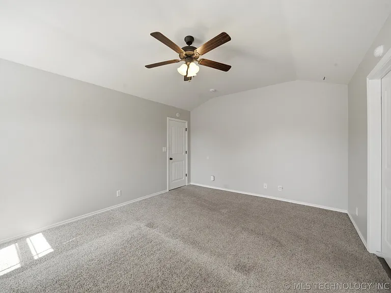 13328 S 21st Pl — Photo 11
