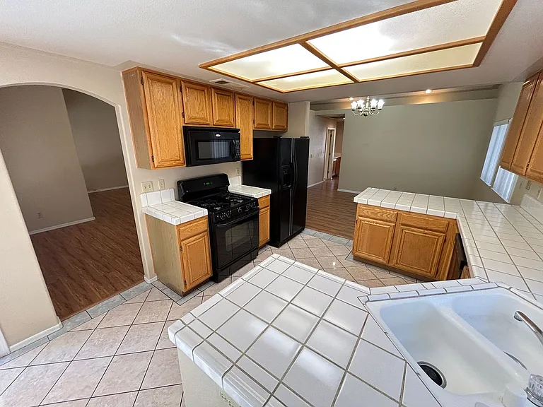 4552 Bradpoint Dr — Photo 13