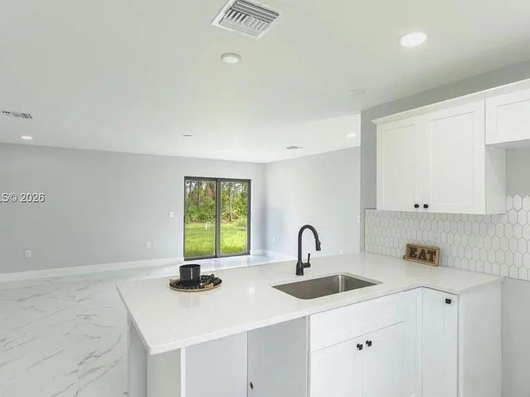 761 Kirkman Ave — Photo 6