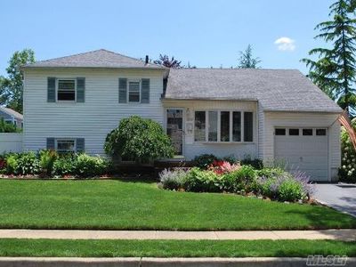 3532 Manhasset St, Seaford, NY, 11783